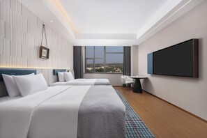 Chambre Confort avec lits jumeaux, vue sur la ville | Bureau, espace de travail pour ordinateurs portables