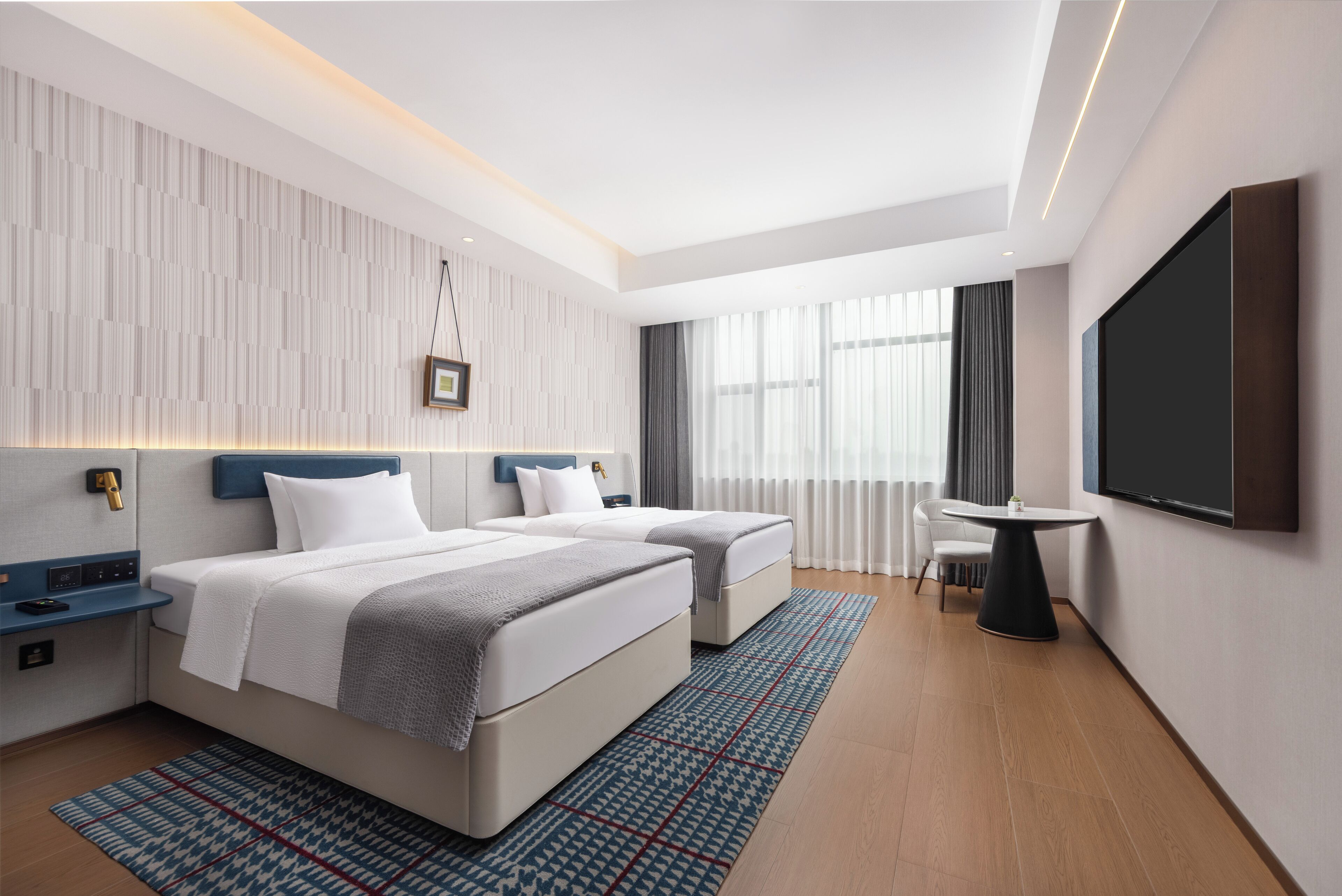 Escritorio, espacio para trabajar con laptop y wifi gratis 