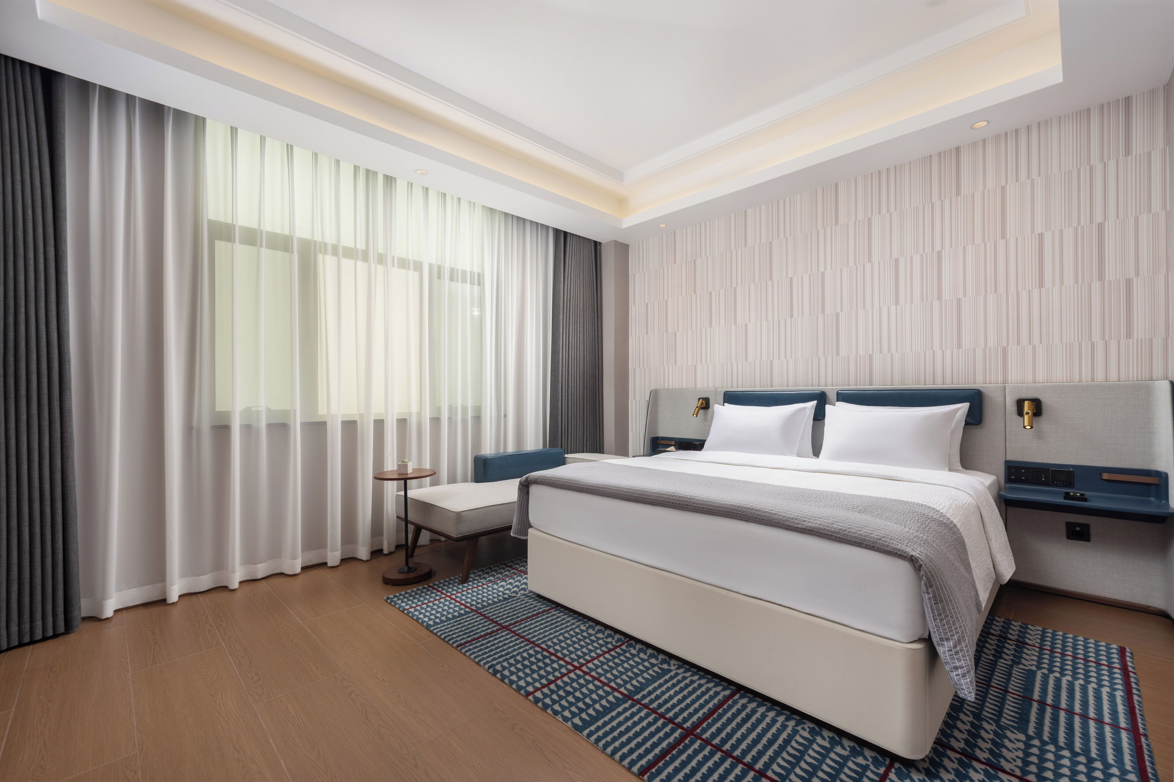 Business Suite | Desk, laptop workspace, free WiFi