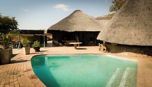 Outdoor pool - Comar Lodge (Musina)