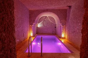 Deluxe Suite, Courtyard View | Spa - Zümrütü Anka Cave (Ürgüp)