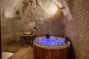 Ragnar | Bathroom - Zümrütü Anka Cave (Ürgüp)