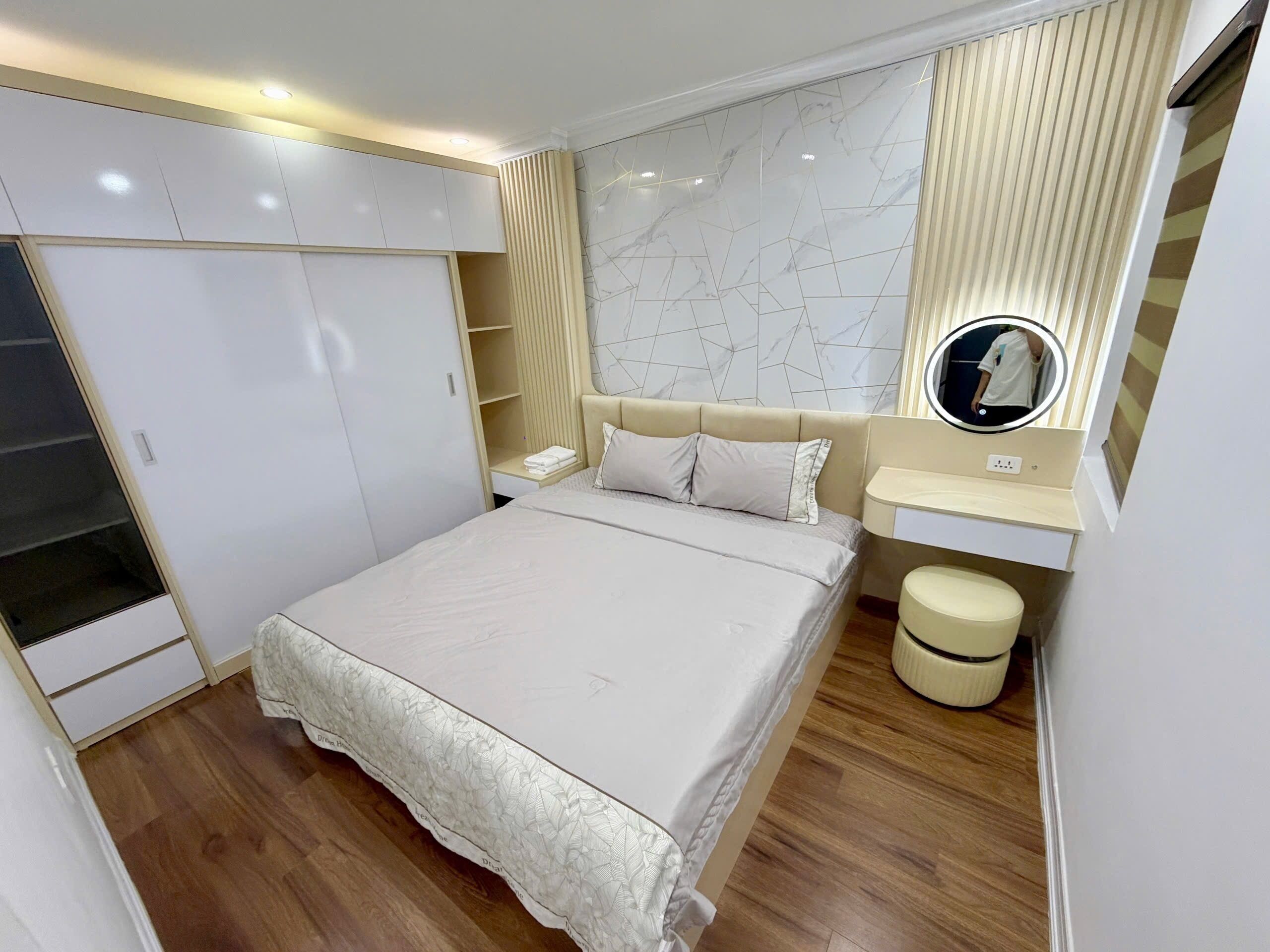 Cofres nos quartos, ferros/tábuas de passar roupa, Wi-Fi de cortesia