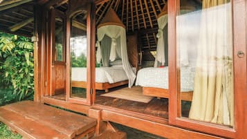 1 bedroom, desk, bed sheets