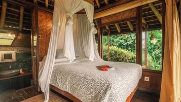 1 Schlafzimmer, Schreibtisch, Bettwäsche