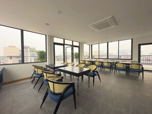 Free daily full breakfast  - A25 HOTEL - 36 GIANG VĂN MINH (Hanoi)