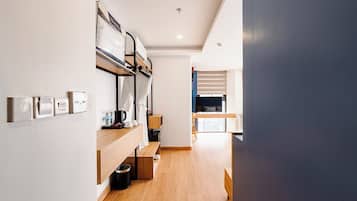 Premium Room | Minibar, in-room safe, blackout drapes, iron/ironing board