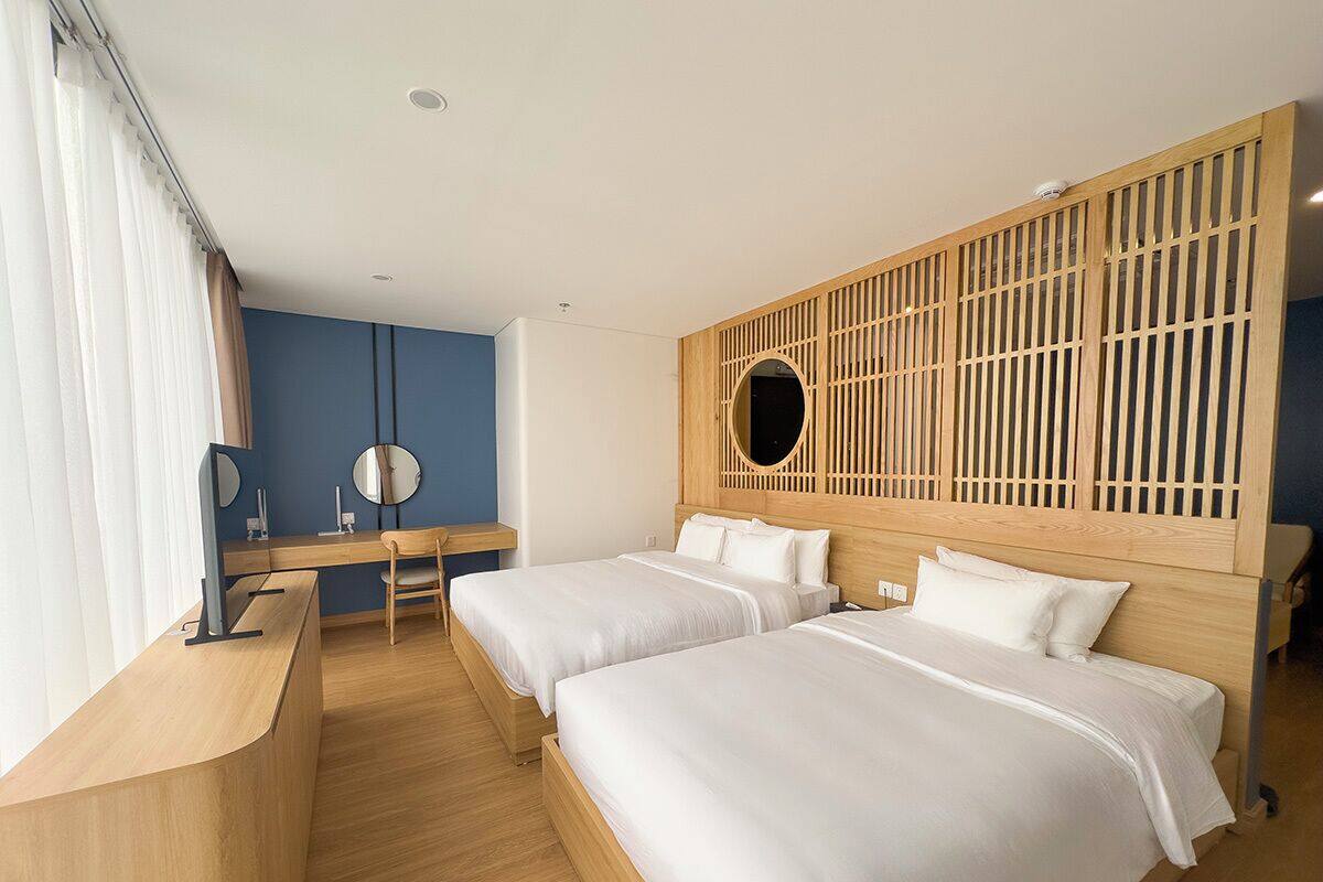 Family Room | Minibar, in-room safe, blackout drapes, iron/ironing board