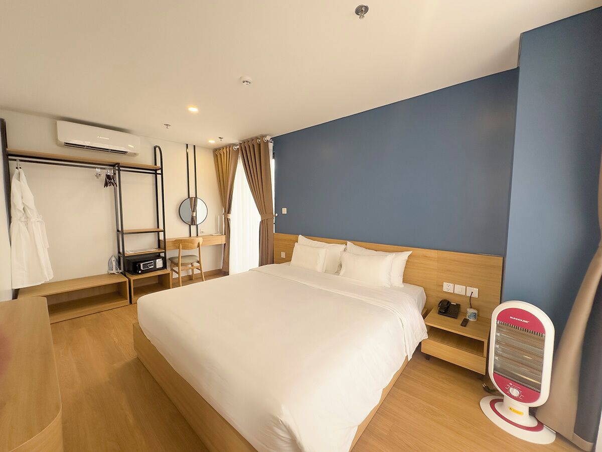 Minibar, in-room safe, blackout curtains, iron/ironing board