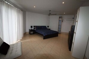6 bedrooms, bed sheets - Belong At Bendalong - Listen to the water and admire the scenery (Bendalong)