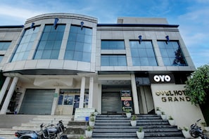 House | Exterior - Collection O Ovel Hotel Grand (Jalandhar)