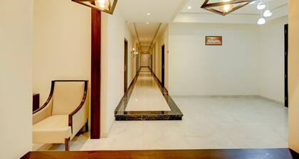 Collection O Ovel Hotel Grand