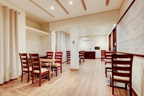 House | Living room - Collection O Ovel Hotel Grand (Jalandhar)