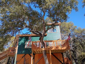 Exterior - Fabulous Hill Country Treehouse • Relaxing Stay with All Amenities (Lakehills)