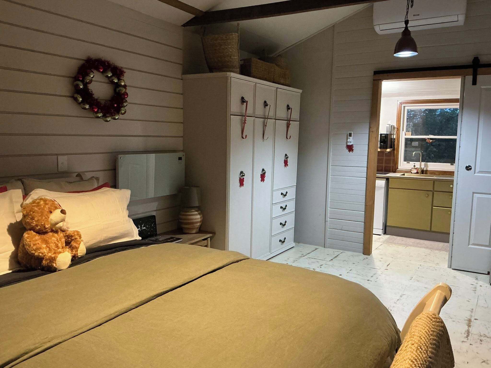 1 makuuhuone, silitysrauta/-lauta, vuodevaatteet