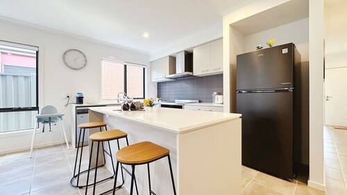 2026 New built/Lyra Home/Near School/Washing & Dryer/Play Ground & Basketball