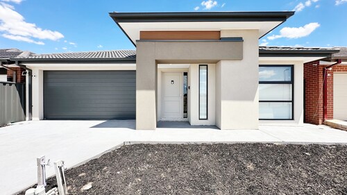 2026 New built/Lyra Home/Near School/Washing & Dryer/Play Ground & Basketball