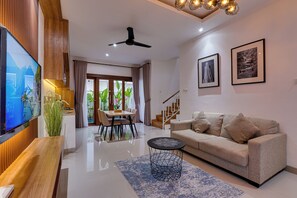 Vila, sacada, vista para a piscina | Vista do quarto