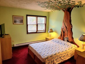 Iron/ironing board, Internet, bed sheets - Shawnee Ski Mountain View Jacuzzi Townhouse (East Stroudsburg)