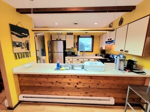 Private kitchen - Shawnee Ski Mountain View Jacuzzi Townhouse (East Stroudsburg)