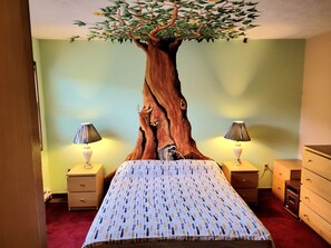 Iron/ironing board, internet, bed sheets