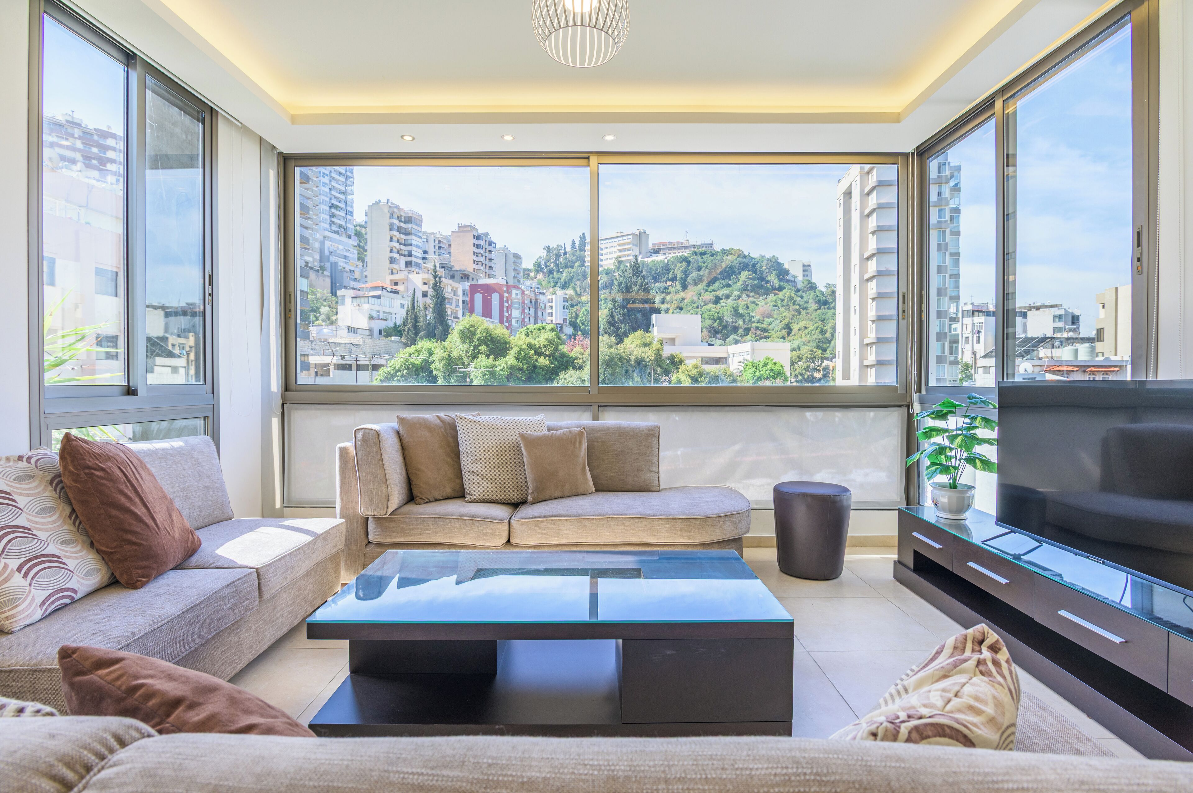 Appartement, 3 chambres, cuisine, vue sur la ville | Aire de séjour | Téléviseur connecté, Netflix, services de diffusion en continu