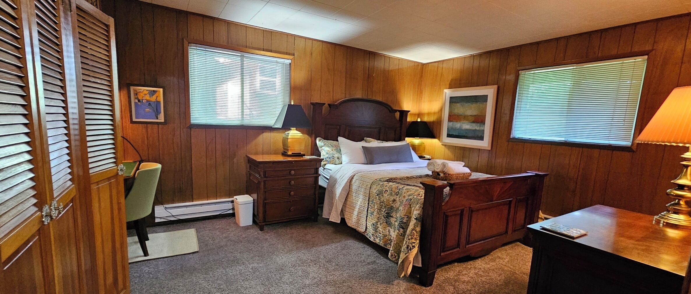 2 bedrooms, desk, WiFi, wheelchair access