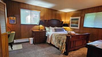 2 bedrooms, desk, WiFi, wheelchair access