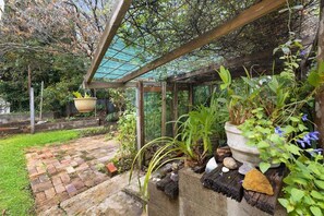 Property grounds - Elanora ~ Original Beach Cottage (Bendalong)