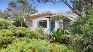 Unclassified image, 3 of 14, button - Elanora ~ Original Beach Cottage (Bendalong)