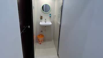 Deluxe Room | Bathroom | Shower, towels, soap, toilet paper