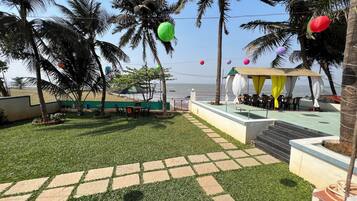 Deluxe Room | Property grounds