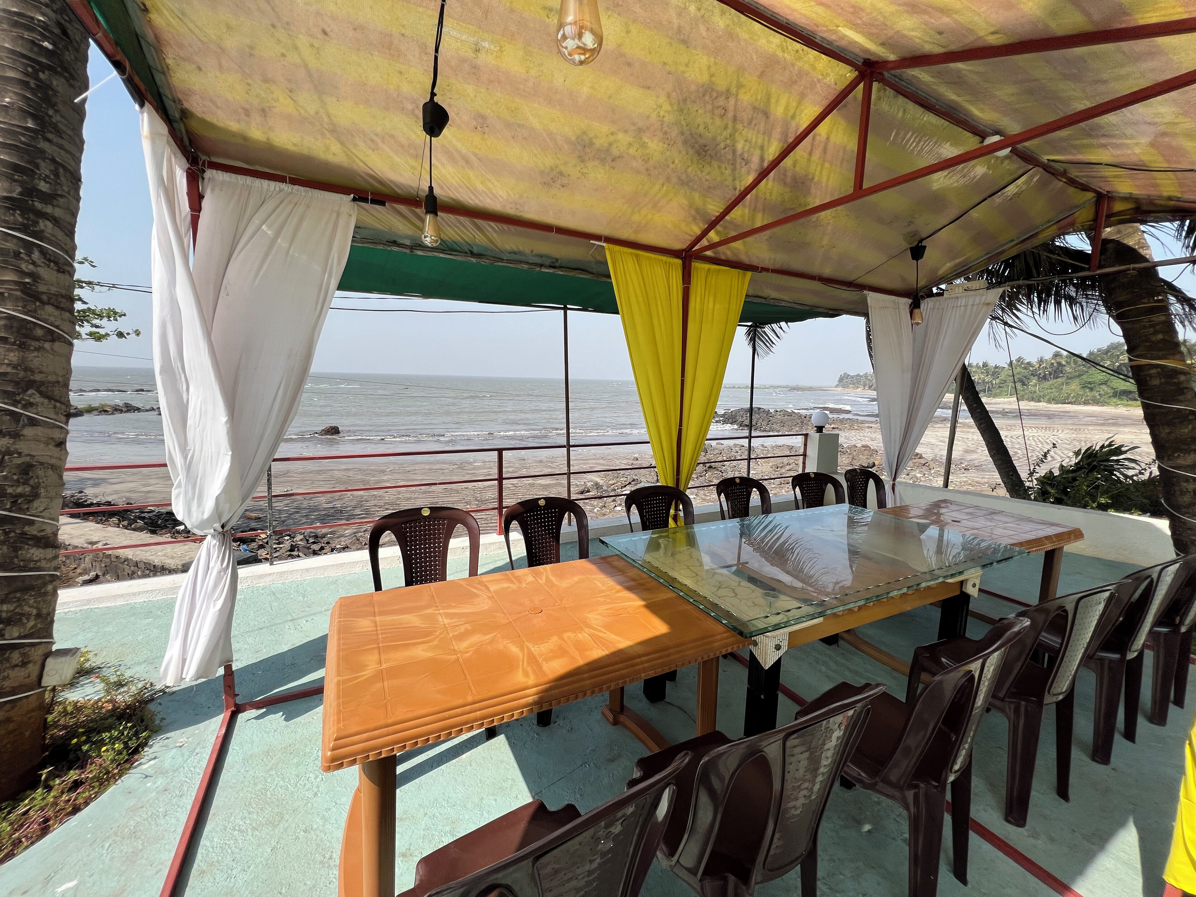 تناول الطعام بالخارج