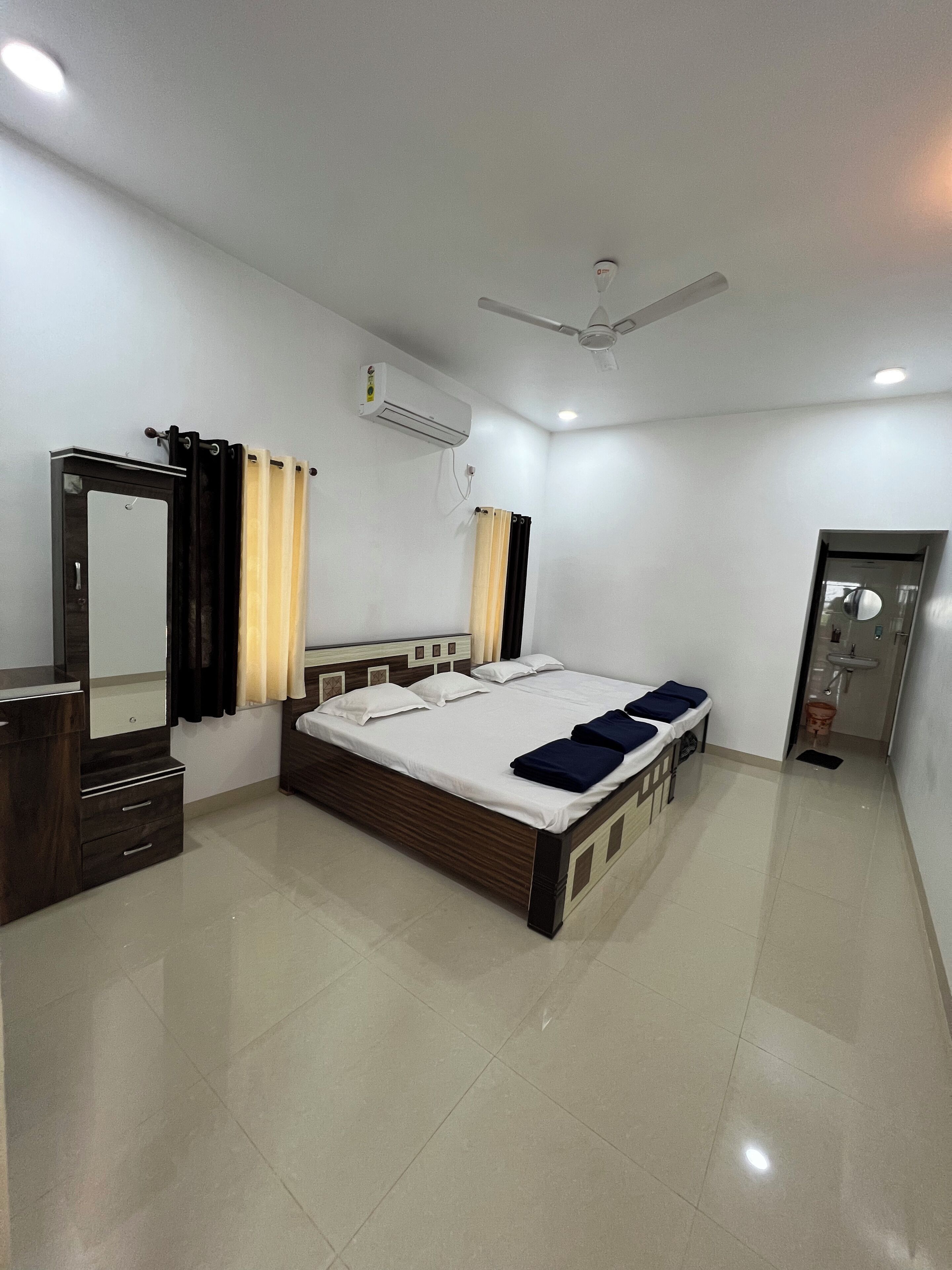 مكتب ومساحة عمل للكمبيوتر المحمول وواي فاي مجانًا