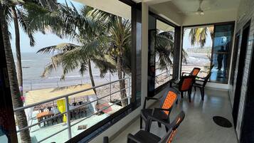 Deluxe Room | Terrace/patio