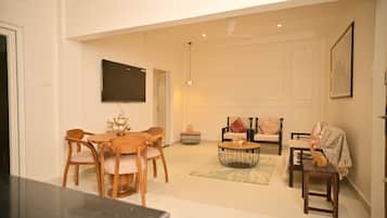 Executive-Apartment, Balkon, eingeschränkter Seeblick | Innenbereich