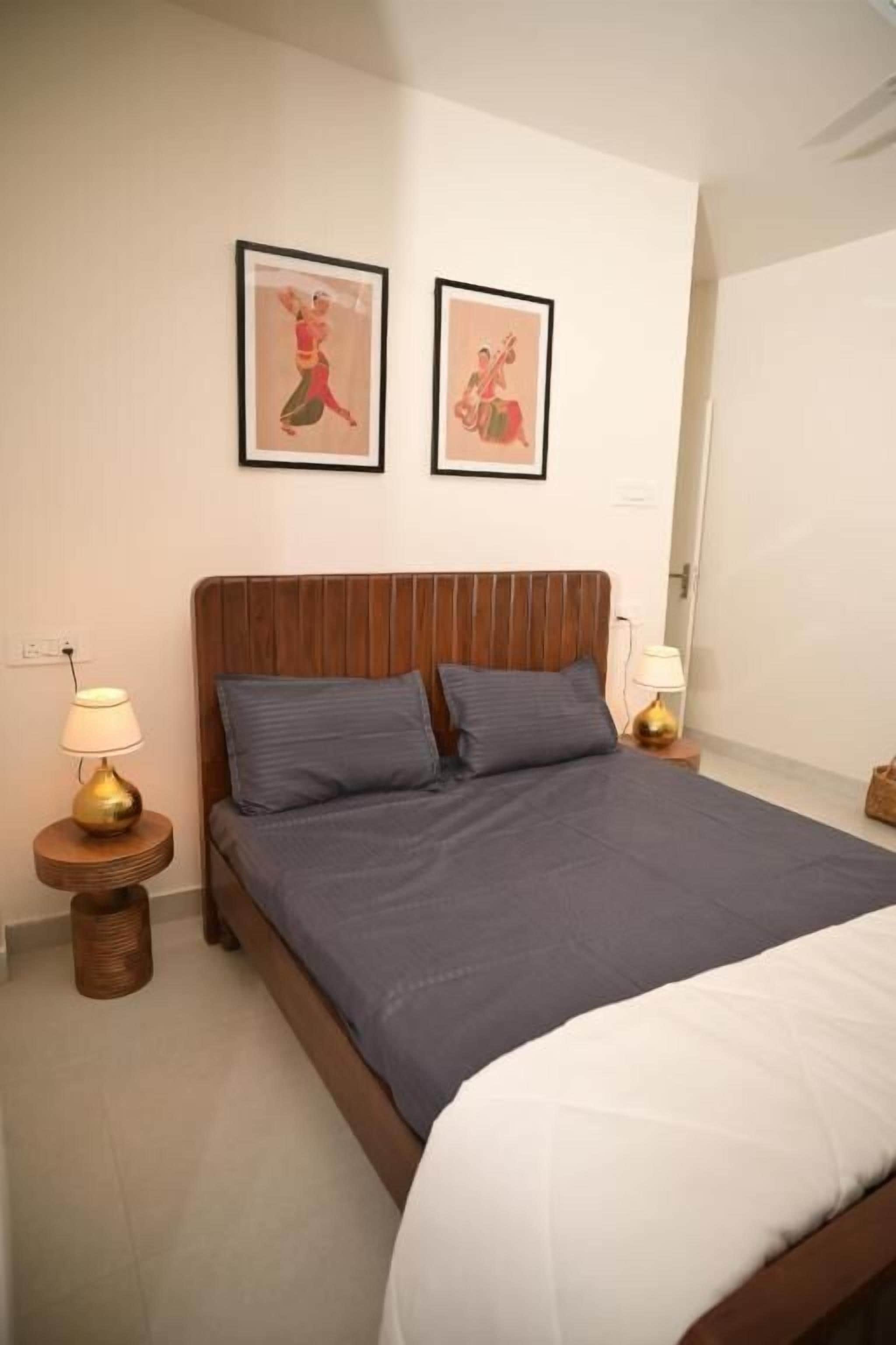Executive Apartment, Balcony, Partial Lake View | In-room safe, laptop workspace, blackout curtains, soundproofing