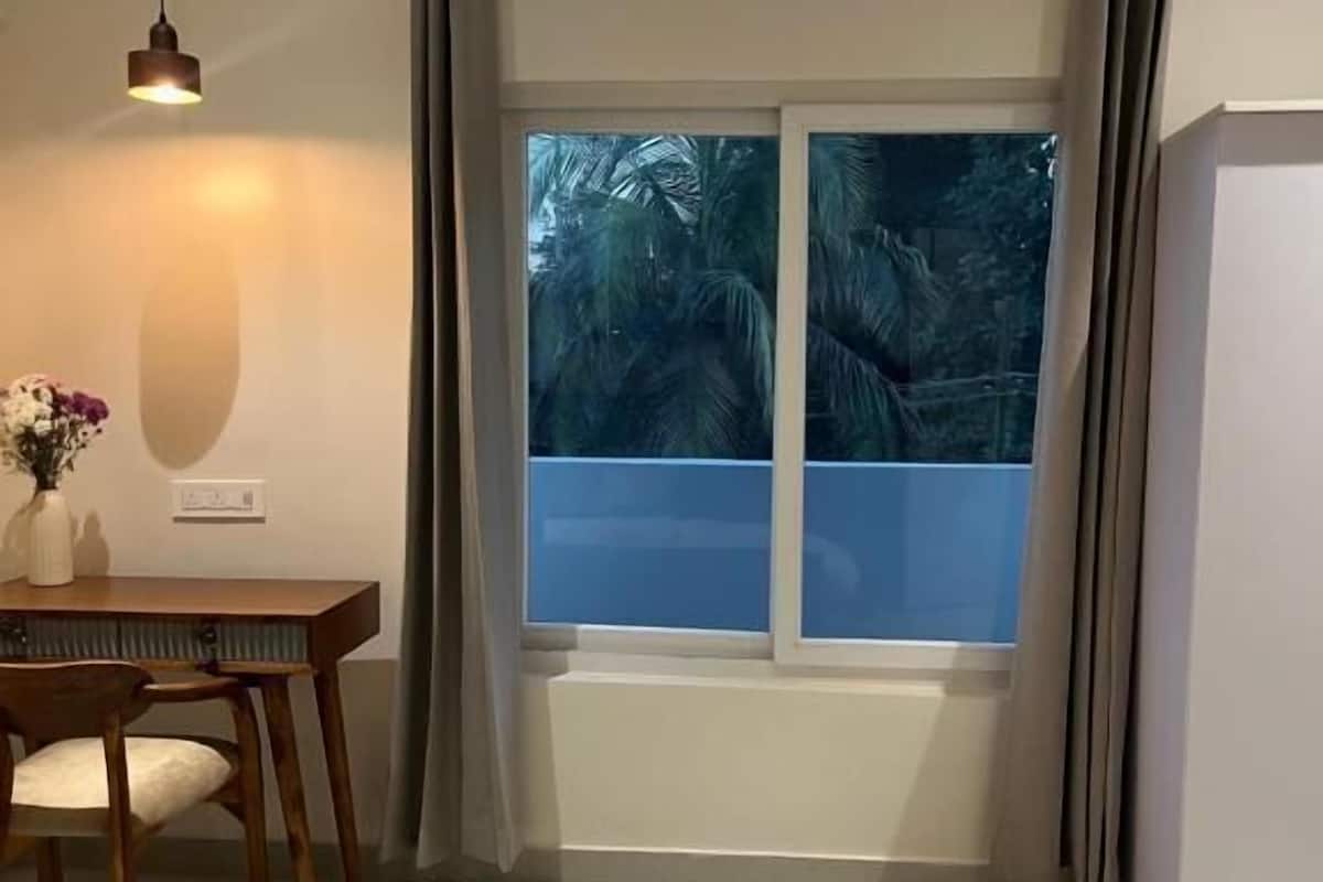 Executive Apartment, Balcony, Partial Lake View | In-room safe, laptop workspace, blackout curtains, soundproofing