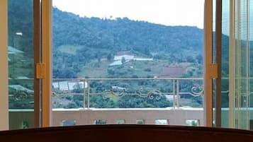 Deluxe Room, Mountain View | Terrace/patio
