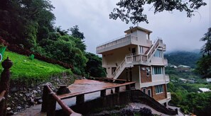 المنشأة من الخارج