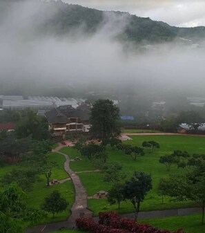 المنطقة المحيطة بالمنشأة