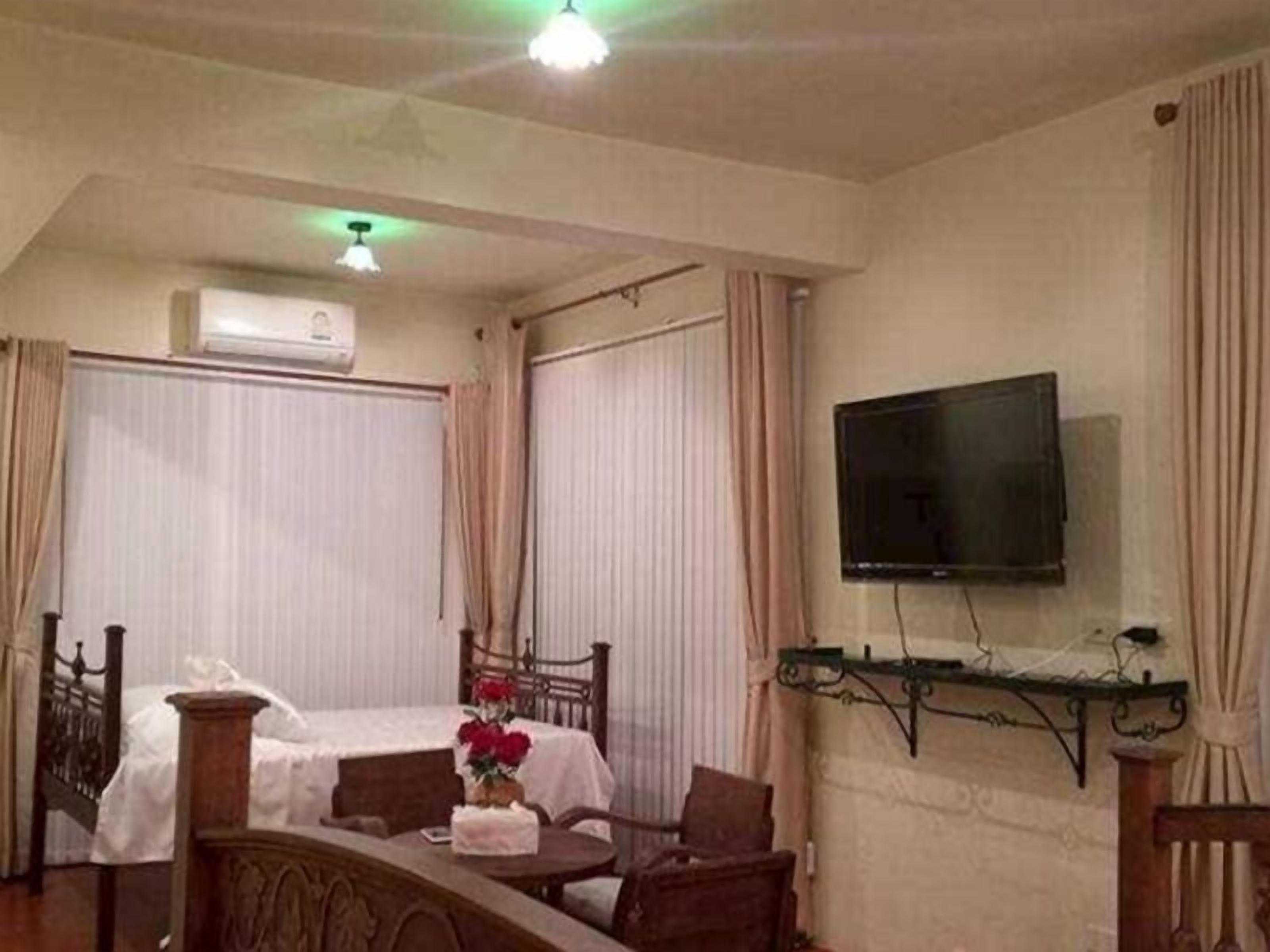 Family Room, Mountain View