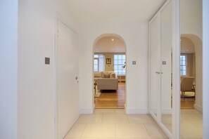 Interior - Three-Bedroom Hyde Park Apartment (London)