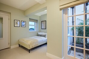 House - Three-Bedroom Hyde Park Apartment (London)