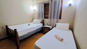 3 habitaciones, tabla de planchar con plancha, internet y ropa de cama 