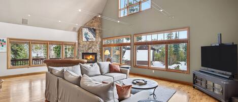 Smart TV, fireplace, table tennis