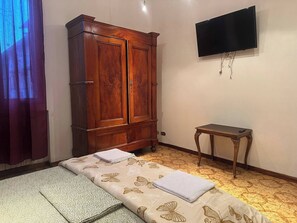 Shared Dormitory, 1 Bedroom | 1 bedroom - Room-b&b di Jerome Camera 1 (Bologna)