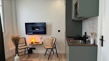 Fridge, oven, coffee/tea maker, cookware/dishes/utensils
