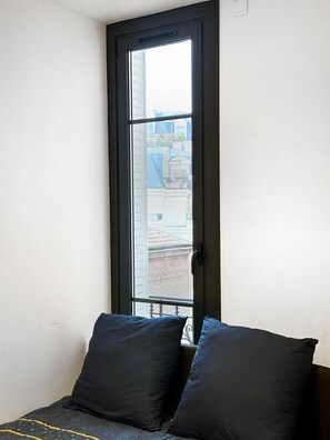 Tabla de planchar con plancha, Internet, ropa de cama