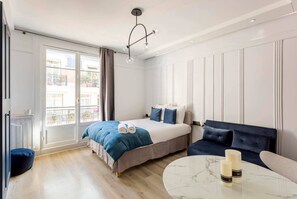 1 slaapkamer, een strijkplank/strijkijzer, internet, beddengoed